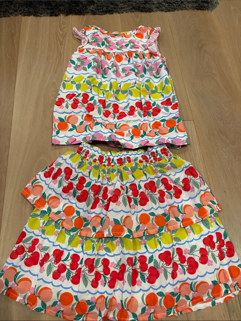 Mini Boden Girls Size 9-10 White Cherry & Citrus Print Tiered Skirt Set.